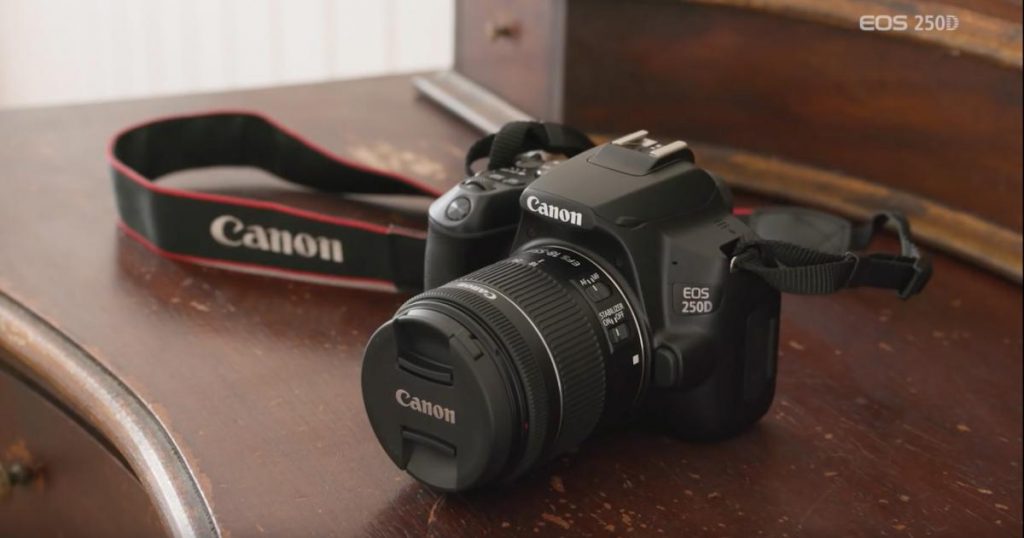 Canon EOS 250D Kit 18-55 mm.